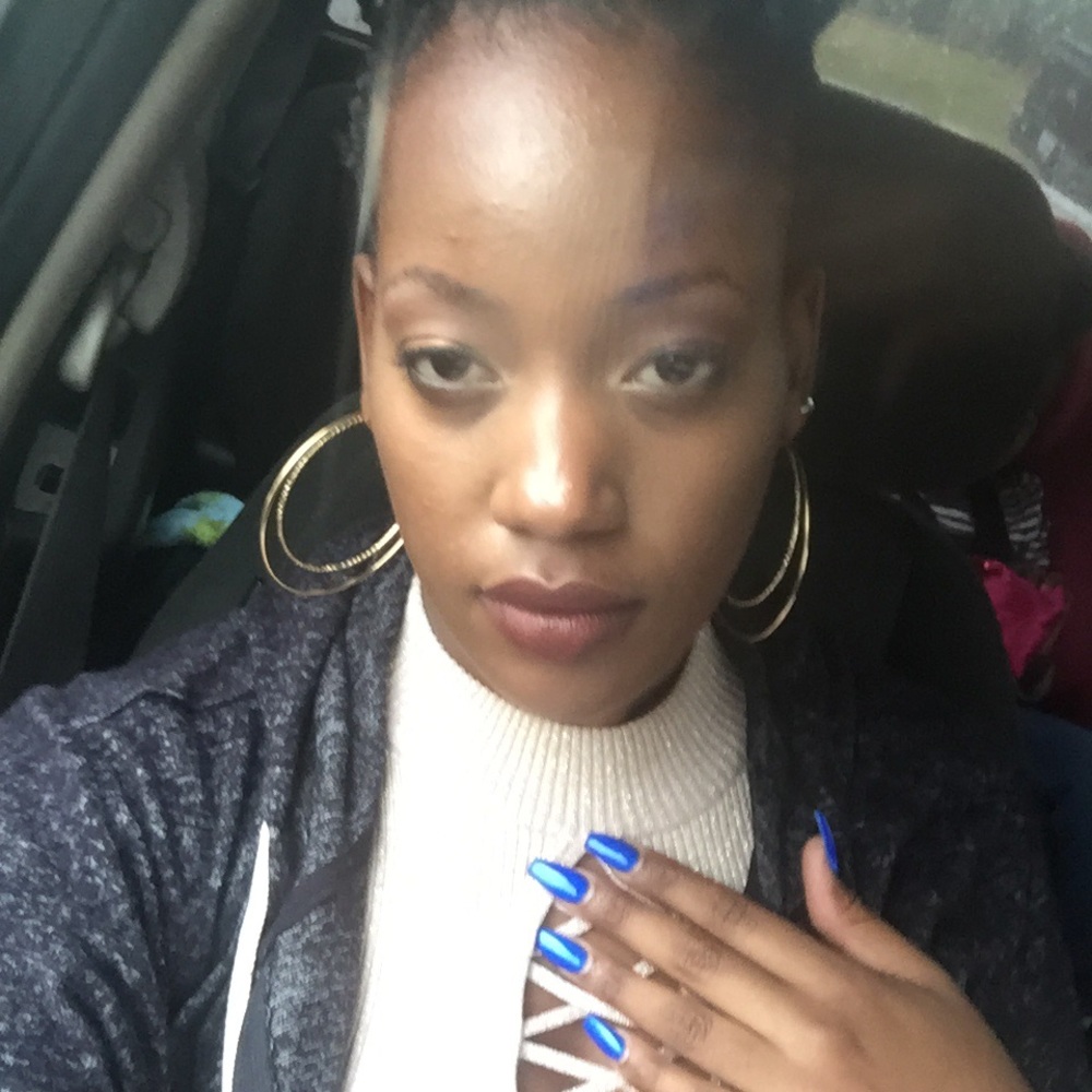 Meet your Posher, Dionne
